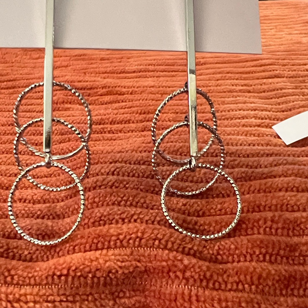 3/$18 Kelly & Katie Silver Triple Circle Drop Earrings Lot 1045 - Picture 3 of 5